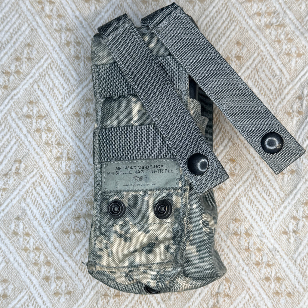 USGI-ACU Double Mag Pouch with Clip/Velcro.