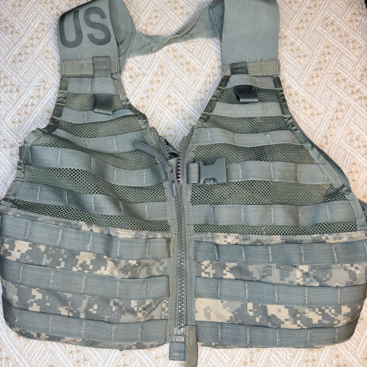 USGI Fighting Load Carrier Vest ACU Digital.